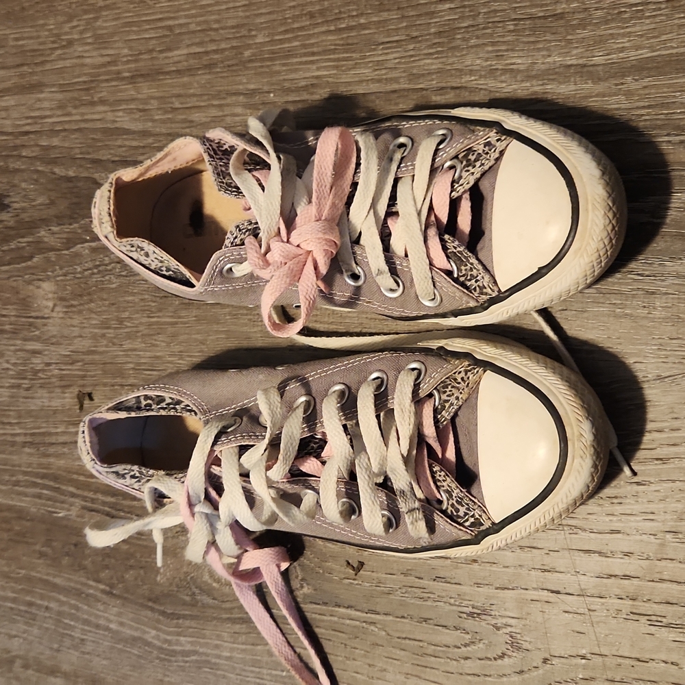 Size 7 gray/leopard/pink converse